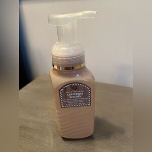 NEW Bath & Body Works Christmas Kitchen Foaming Hand Soap - Tan